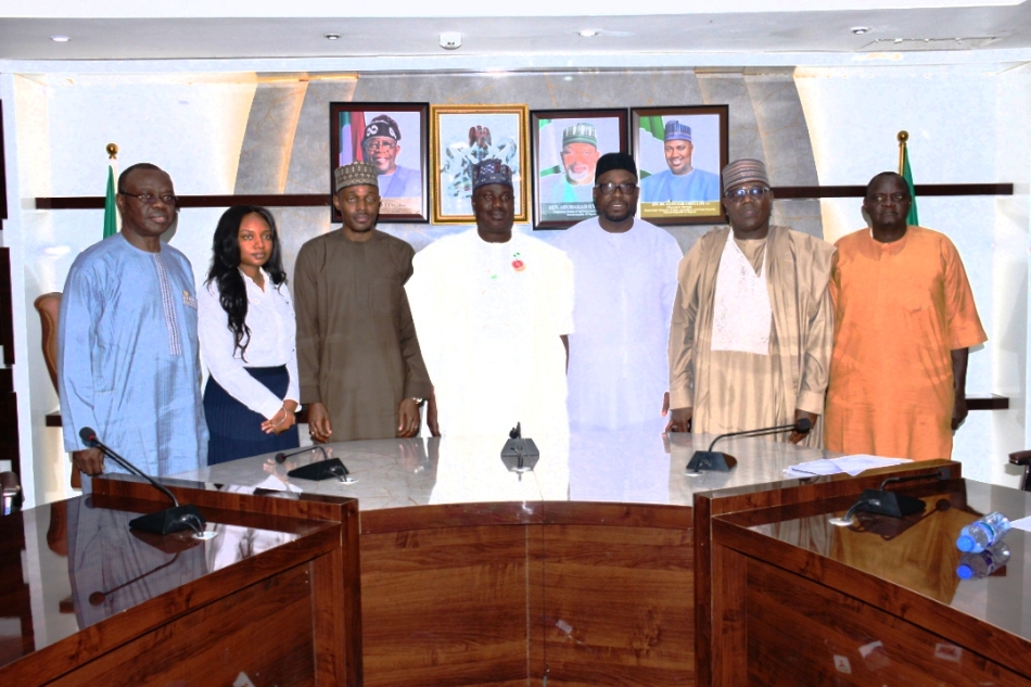 The Minister of State for Agriculture and Food Security, Sen.Dr Aliyu Sabi Abdullahi (C), in a group photograph.