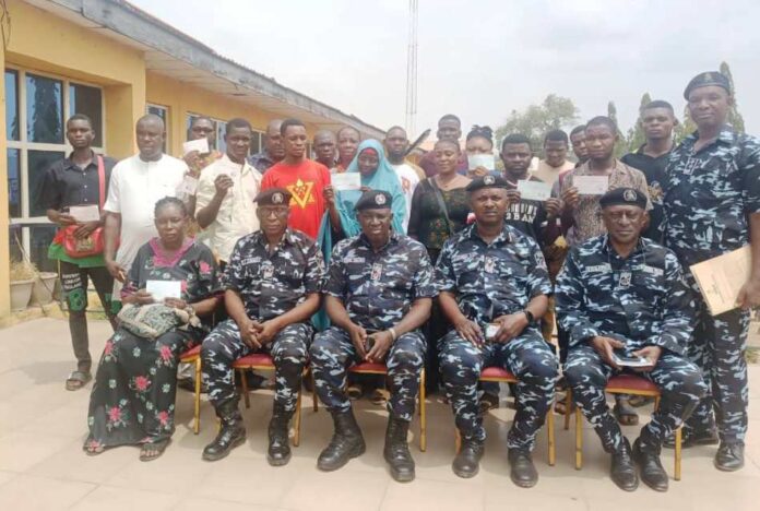 IGP Presents Cheques To Families Of Deceased Police Officers In Benue