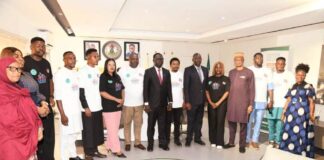 he Honourable Minister, Federal Ministry of Youth Development, Comrade Ayodele Olawande, the Management team of the Ministry and the team of the Teenage Talent Hunt project in a group photograph.