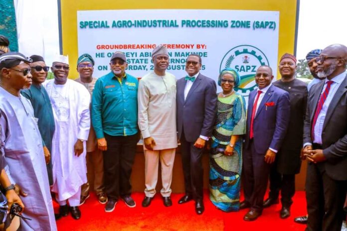 Ceremony of SPAZ Programme L- R, the Minister of Agriculture and Food Security, Sen Abubakar Kyari,( Governor right- hand side) , Governor of Oyo State, Engr. Seyi Makinde(C) and Dr Akinwumi Adesina ( Governor left-hand side), during the Groundbreaking Ceremony of SPAZ Programme in Ibadan, Oyo State.